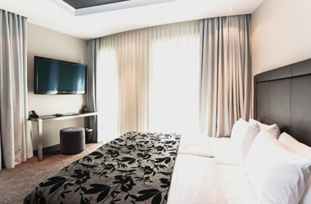นิว เบอร์ลิน Hotel ภายนอก รูปภาพ